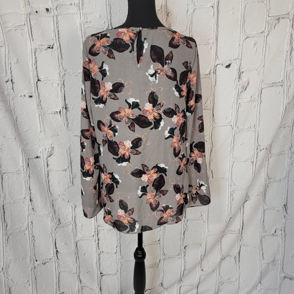 Daisy Fuentes Gray Floral Long Bell Sleeve Chiffon Top Back Button Closure M - Picture 5 of 8